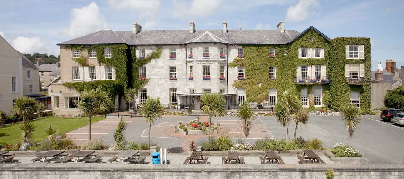 Wide Shot of the back end of the Bulkeley Hotel